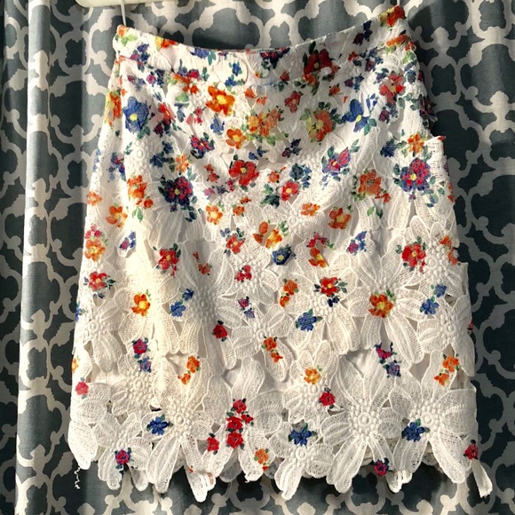 Romeo & Juliet Couture Floral Embroider Mini Skirt - Picture 2 of 8